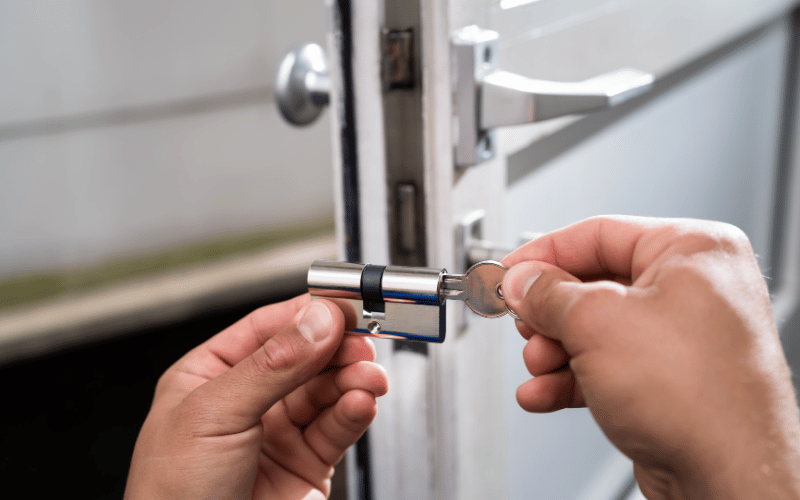 Porte après effraction